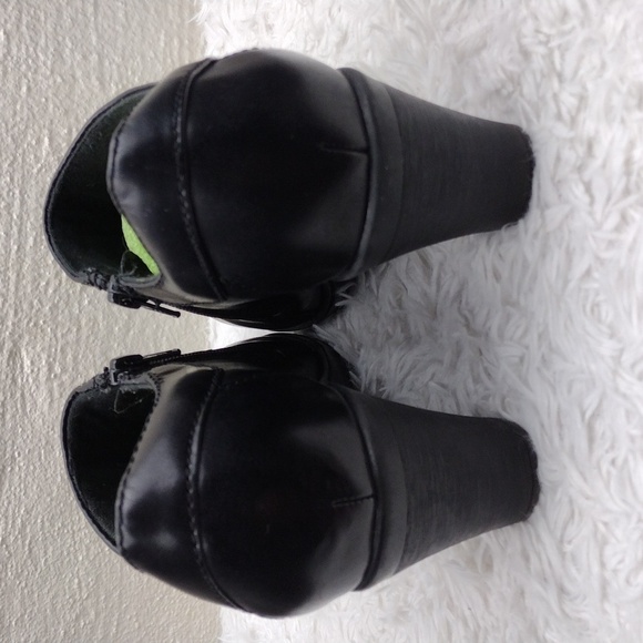 Clarks Bendables Black Leather Square Toe Side Zip Mid Blocked Heel Bootie Shoe - Picture 7 of 16